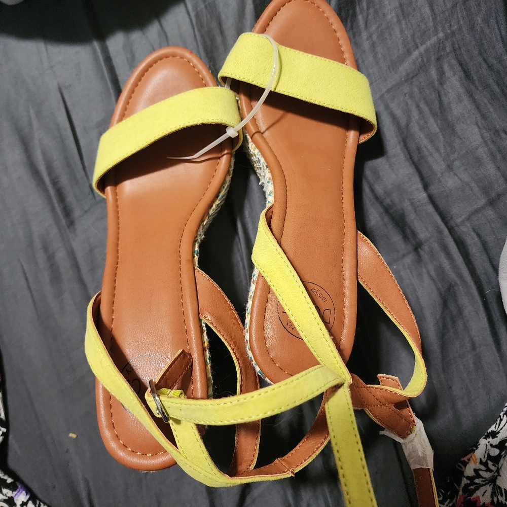 DOLCE mojo moxy platform wedges